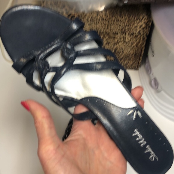 Studio Works Strappy Navy Sandals 9.5 Like New! - Picture 4 of 8